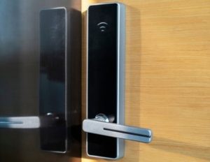 serratura intelligente della porta